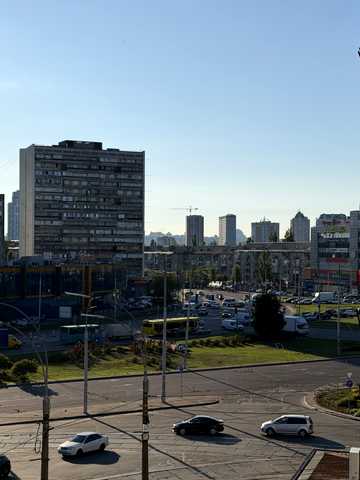 Празька вул., 3