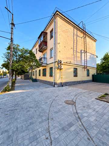 Перемоги вул., 11
