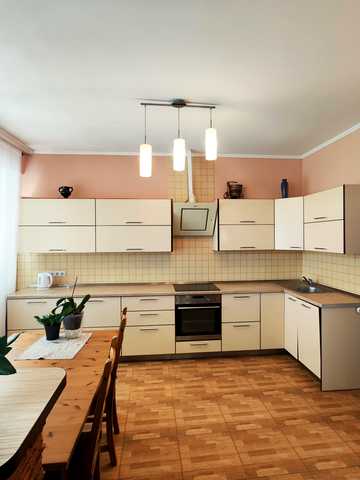 Яблунева вул., 4