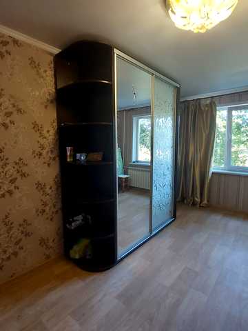 Космонавтів вул., 102