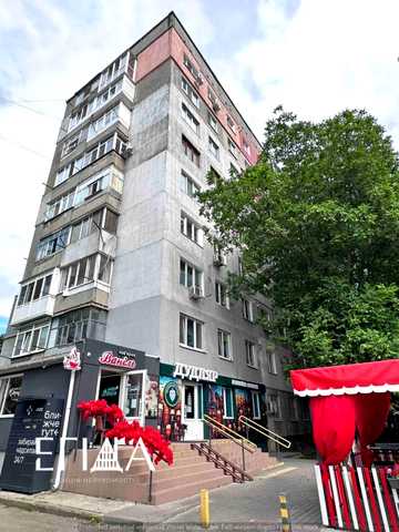 Незалежності вул. (Космонавта Попова), 15/18