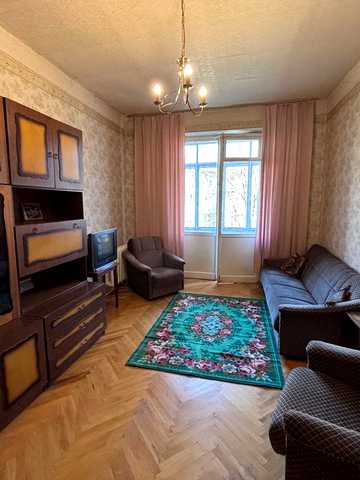 Єреванська вул., 7