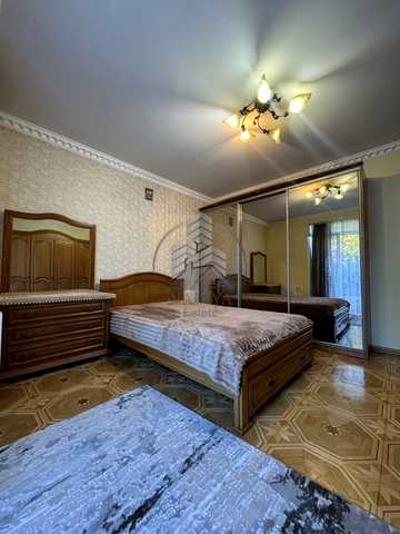 Академіка Андрія Сахарова вул. (Суворова), 8