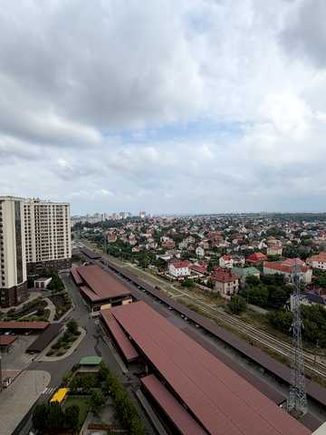 Перлинна вул., 8