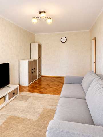 Степана Олійника вул., 11