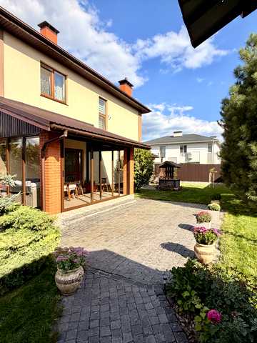 Курганна вул., 6