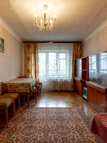 Будівельників вул., 12