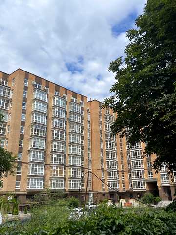 Героїв Чорнобиля вул., 8