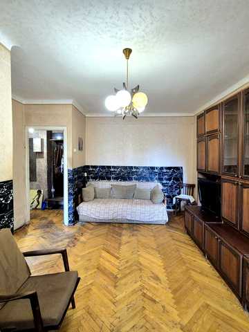 Будівельників вул., 3