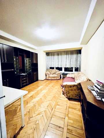 Митрофана Довнар-Запольського вул., 6