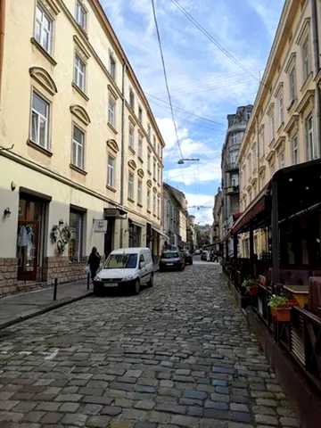 Братів Рогатинців вул., 7
