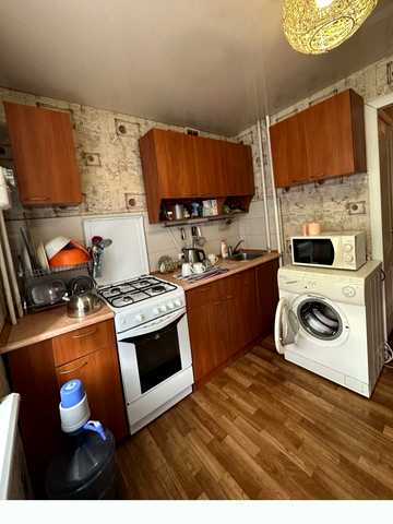 Героїв просп., 10
