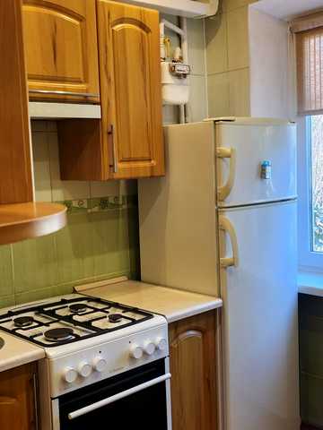Металургів просп., 30