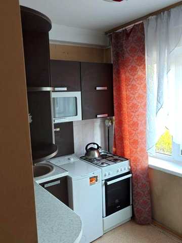 Братиславська вул., 16