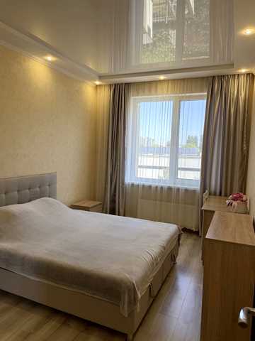 Літературна вул., 8