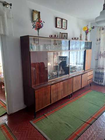Вільна вул., 8