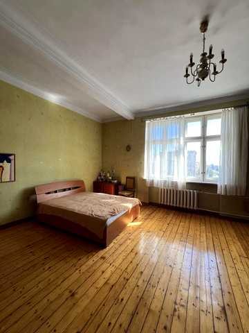 Соборний просп. (Леніна), 220