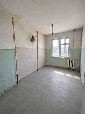 Академіка Корольова вул., 42