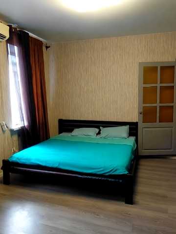 Базарна вул., 38