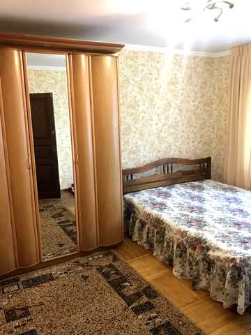 Євгена Чикаленка вул., 76б