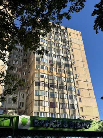 Кримська вул., 82