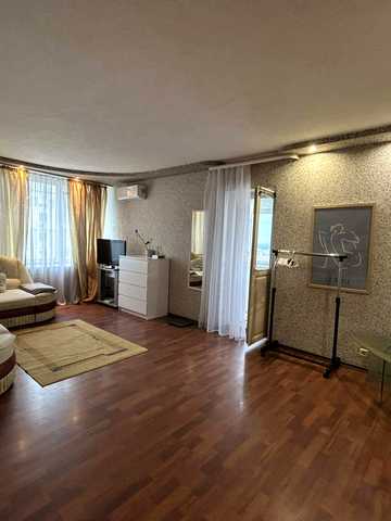 Володимира Івасюка просп. (Героїв Сталінграду), 64/56
