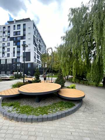 В'ячеслава Чорновола вул., (Будинок 2)