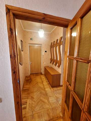 Лабораторна вул., 46