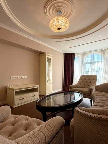 Дмитрівська вул., 75