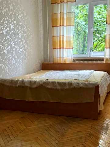 Вінстона Черчилля вул. (Червоноткацька), 24