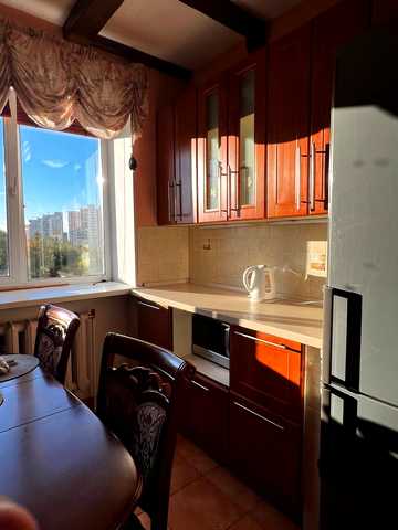 Кадетський Гай вул., 3