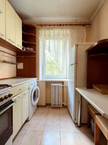Академіка Доброхотова вул., 5
