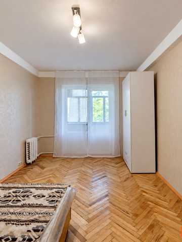 Андрія Малишка вул., 17