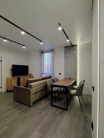 Героїв Майдану вул., 1