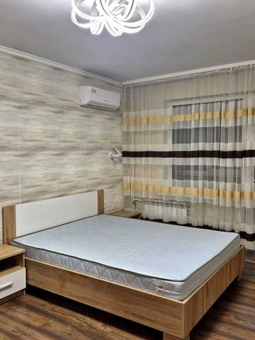 Миколи Бажана просп., 5