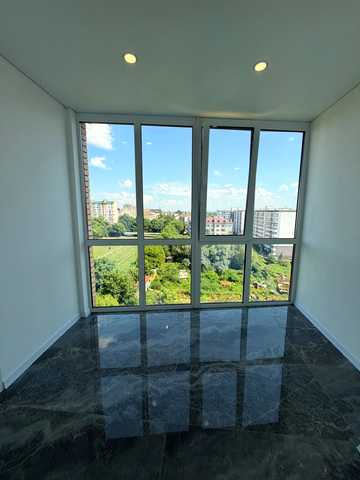Чорновола вул., 1