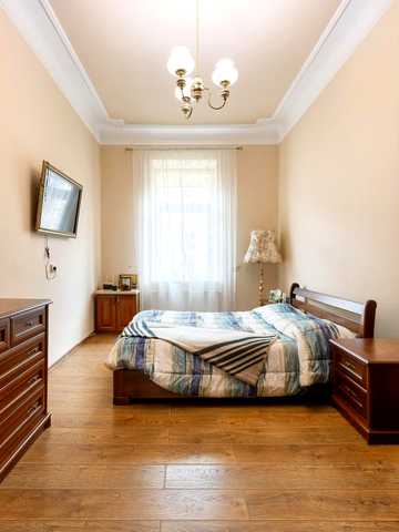 Миколи Леонтовича вул., 15