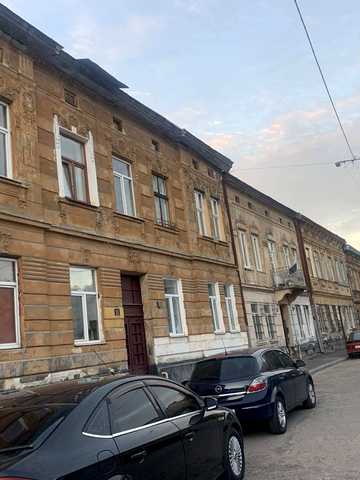 Огіркова вул., 11