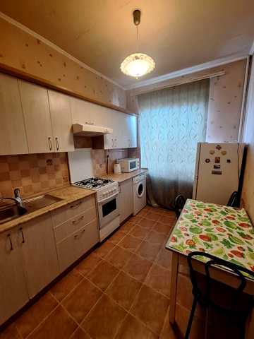 Лабораторна вул., 46