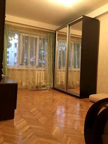 Братиславська вул., 20