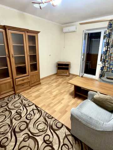 Драгоманова вул., 8