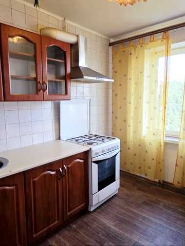 Космодромна вул., 8