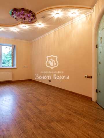 Валерія Лобановського вул., 16