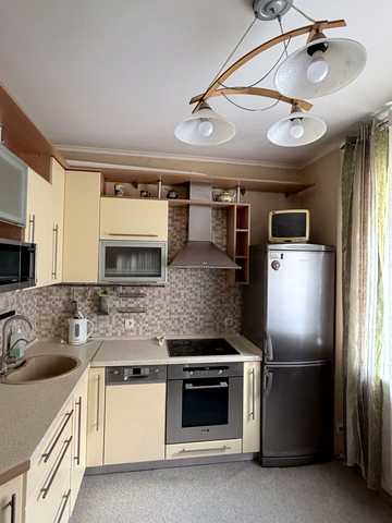 Квітневий пров., 1-Б