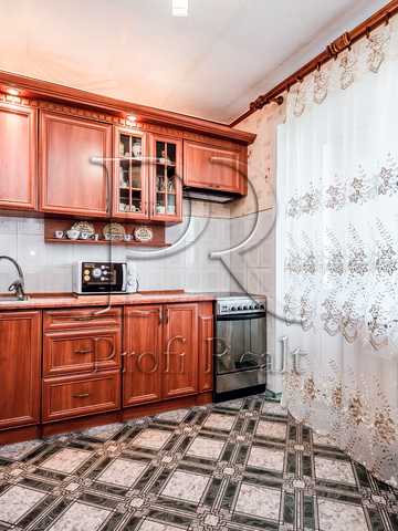 Новодарницька вул., 6
