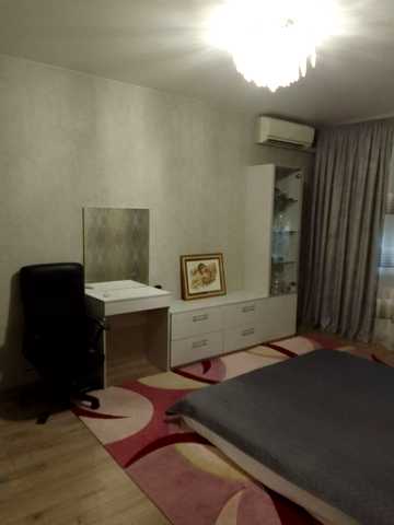 Драгоманова вул., 14
