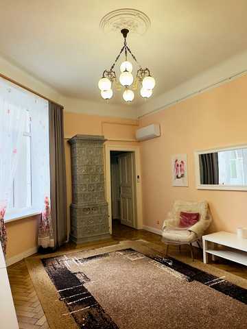 Михайла Драгоманова вул., 8