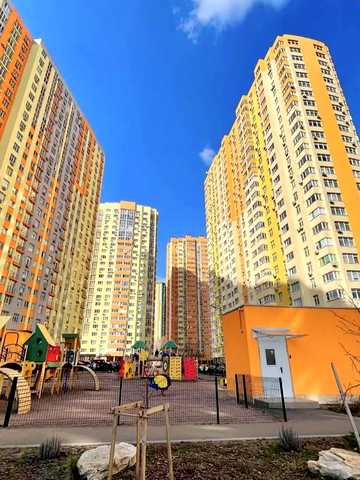 Сім'ї Кульженків вул. (Петра Дегтяренка), 31-А
