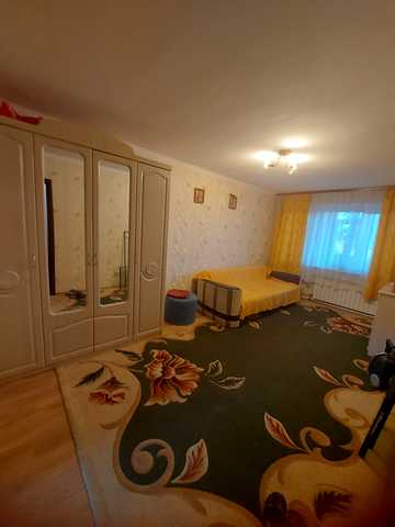 Космонавтів вул., 102