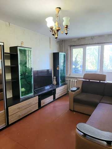 Космонавтів вул., 56